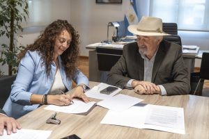 Futuro innovador: Camarones y Comodoro Rivadavia firmaron convenio para el avance tecnológico e investigación